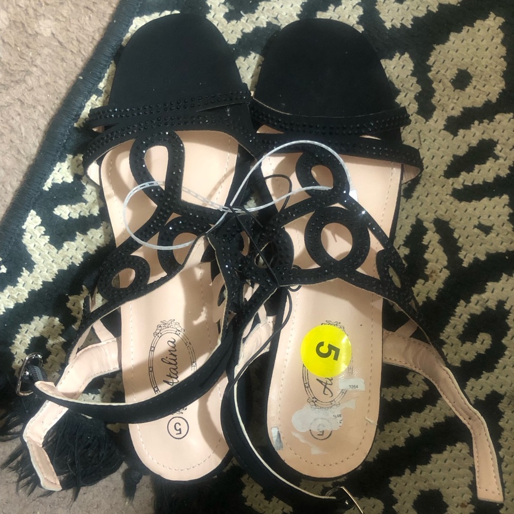 Elegant Black Sandals with Cutout Design